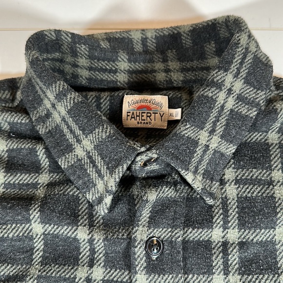 Men’s Faherty Long Sleeve Flannel Shirt sz XL - Picture 2 of 6